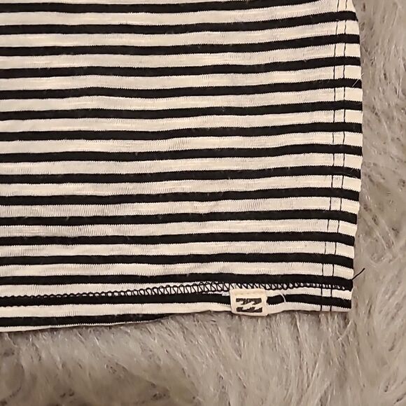 Billabong white and black stripped oversized tshirt with drapped back size small - Picture 3 of 8